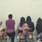 Petugas Sat Pol PP dan Damkar Sikka NTT, saat memberi keterangan kepada media usai memeriksa dan menangkap terduga pelaku/foto: Irma