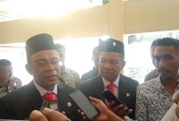 Bupati Ende, Yoseph Benediktus Badeoda didampingi Wakil Bupati, Dominikus Minggu Mere Saat Diwawancarai awak media/Foto:Fidel
