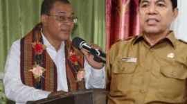 Foto: Bupati Ende, Yoseph Benediktus Badeoda (Kiri) dan Plt BPKAD Ende, Fransisco Versailes Siga (Kiri)/ Sumber: Dok.Narasintt