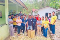 Peserta Abdimas﻿ STPM St. Ursula di Desa Tanalangi﻿ Usai Kegiatan Membuat Bak Sampah Dari Bambu /Foto: MJ