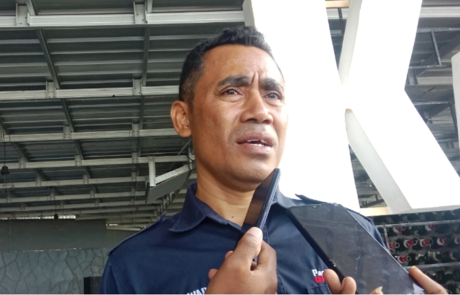 Ketua DPD Partai NasDem Ende, Flavianus Waro memeberi keterangan kepada awak media/ Foto: Fidel