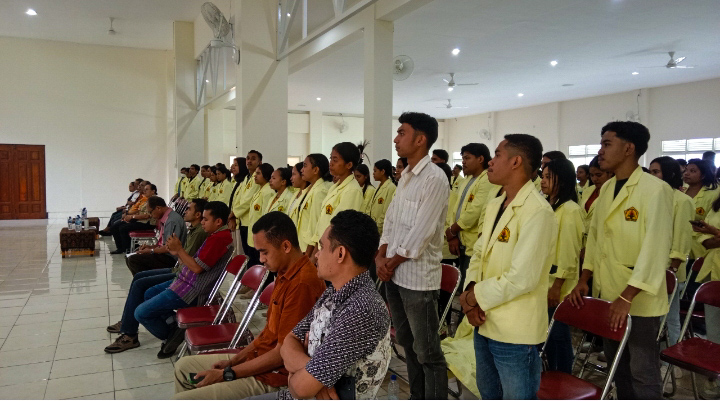 Pelepasan Peserta KKN Tematik STPM St. Ursula Ende /foto: Fidel