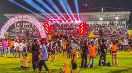 Konser musik bersama Juan Reza pada malam penutupan Bupati Ende Cup di Stadion Marilonga Ende. Minggu (3/8/2025) malam. Foto: Istimewa