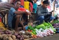 Pedagang pasar Wuring di Kelurahan Wolomarang, Kecamatan Alok Barat, Kabupaten Sikka.
