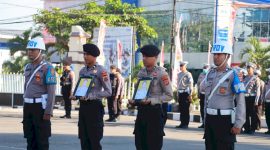 Upacara PTDH dua anggota Polres Sikka digelar secara in absentia pada Selasa, 5 Agustus 2025 pagi yang berlangsung di Lapangan Apel Mapolres Sikka, Jalan Jenderal A. Yani No. 01, Kelurahan Kota Baru, Kecamatan Alok Timur, Kabupaten Sikka ini dimulai pukul 07.50 WITA. 