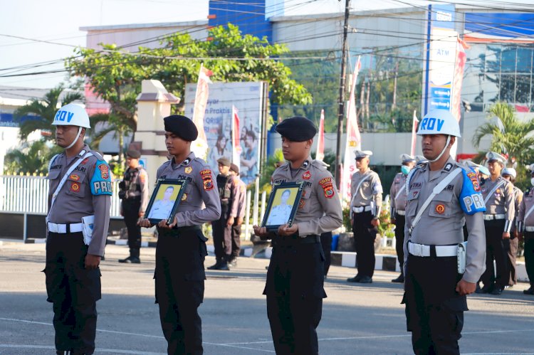 Upacara PTDH dua anggota Polres Sikka digelar secara in absentia pada Selasa, 5 Agustus 2025 pagi yang berlangsung di Lapangan Apel Mapolres Sikka, Jalan Jenderal A. Yani No. 01, Kelurahan Kota Baru, Kecamatan Alok Timur, Kabupaten Sikka ini dimulai pukul 07.50 WITA. 