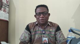 Wakasek Kesiswaan SMAN 1 Maumere; Petrus Yakobus Sorowea,S.Fil/ Foto: Irma