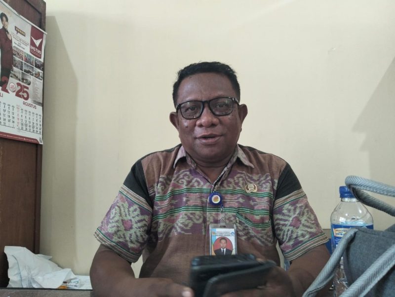Wakasek Kesiswaan SMAN 1 Maumere; Petrus Yakobus Sorowea,S.Fil/ Foto: Irma
