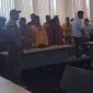 Suasana Dialog antara massa aksi dengan Bupati Sikka di lantai 2 Kantor Bupati Sikka/Foto:Irma