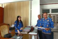Dua ASN mengajukan keberatan demosi di Kantor Bupati Sumba Timur, Senin (27/4/2026). 