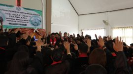 Momen pentahbisan Pendeta Pendeta Theresia Ella Rambu Hada pendeta pertama jemaat Kalu, di Gereja Kristen Sumba (GKS) Jemaat Kalu, Jumat (1/5/2026). 