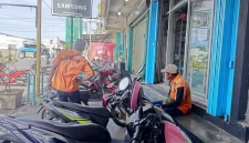 Petugas Parkir dari CV Milo Djawa Sat Berjaga di Salah Satu Titik Penjagaan/foto: Istimewa